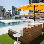 Beachside Studio With Ocean And City Views