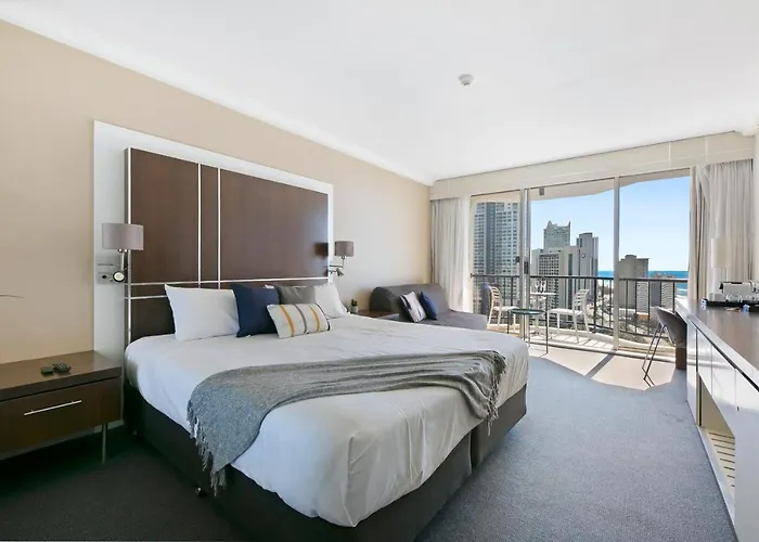 Beachside Studio With Ocean And City Views