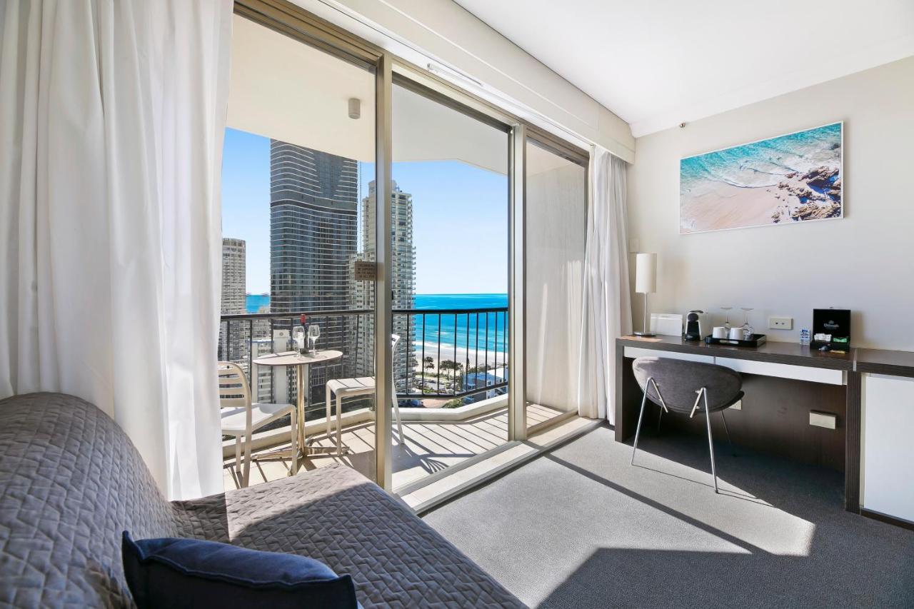 Beachside Studio With Ocean And Views Gold Coast