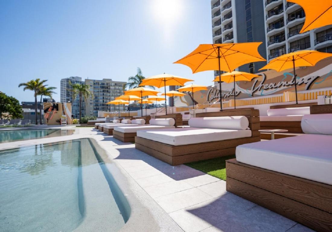 Beachside Studio With Ocean And Views Gold Coast